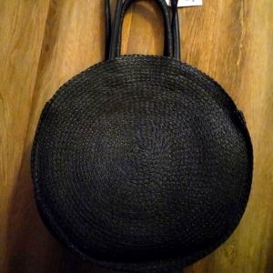 Vegan Circle straw tote Black, never used